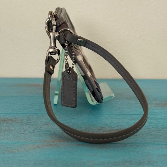 Coach Signature Madison Clover Wristlet With Leather Strap & Zip Closure - Picture 5 of 8